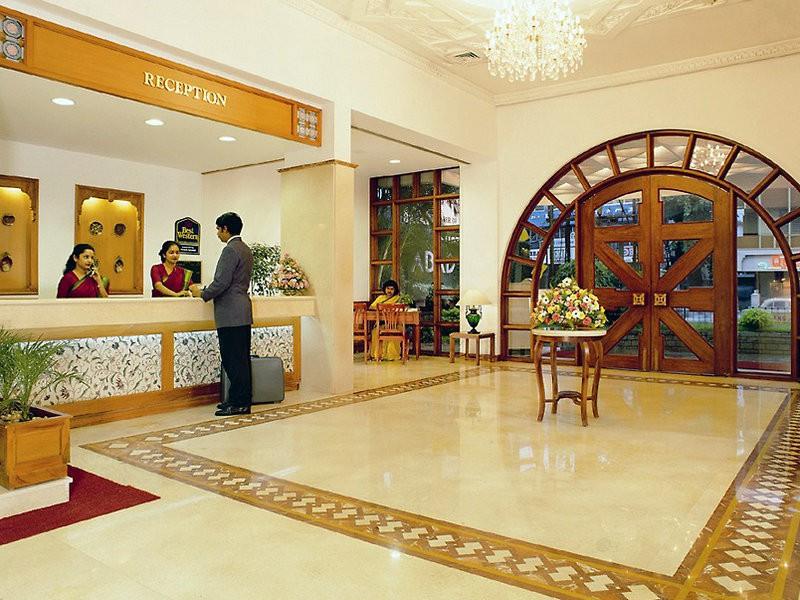 ホテル アバド プラザ Kochi エクステリア 写真